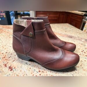 Taos Footwear Brown Ankle Boots